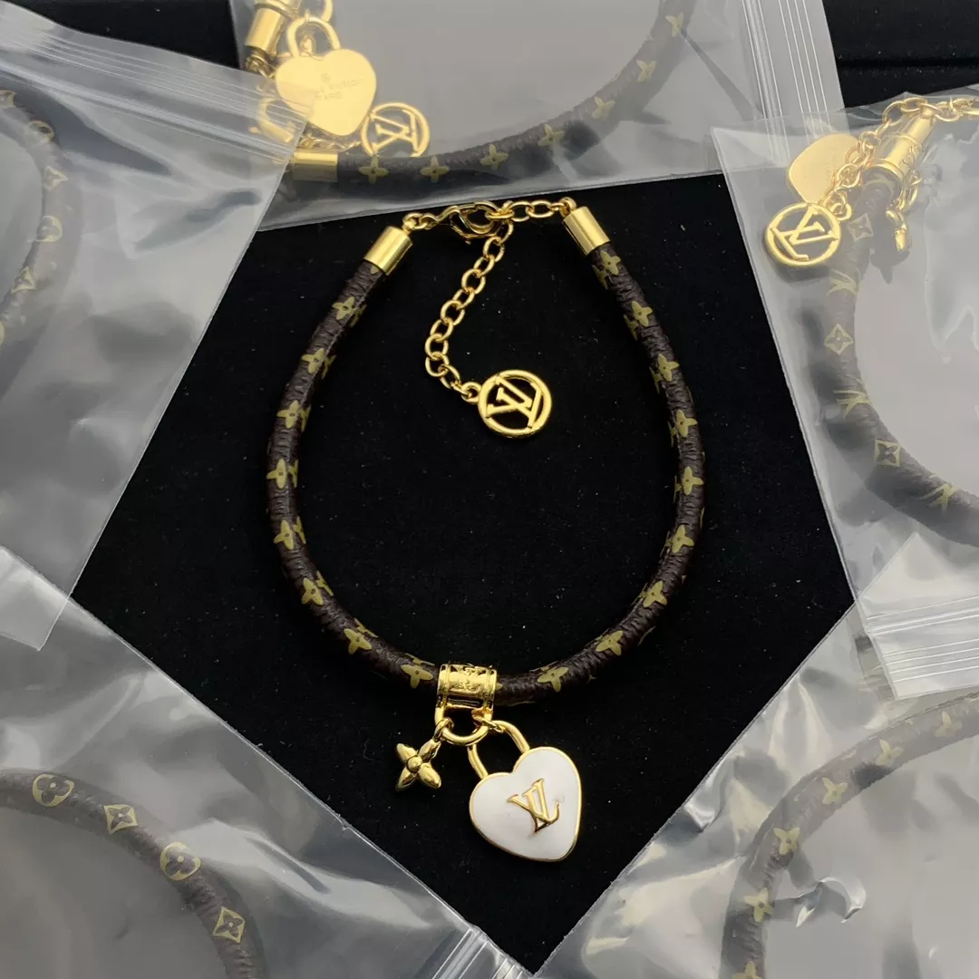 Minimalist 8946 Louis Vuitton LV Bracelets