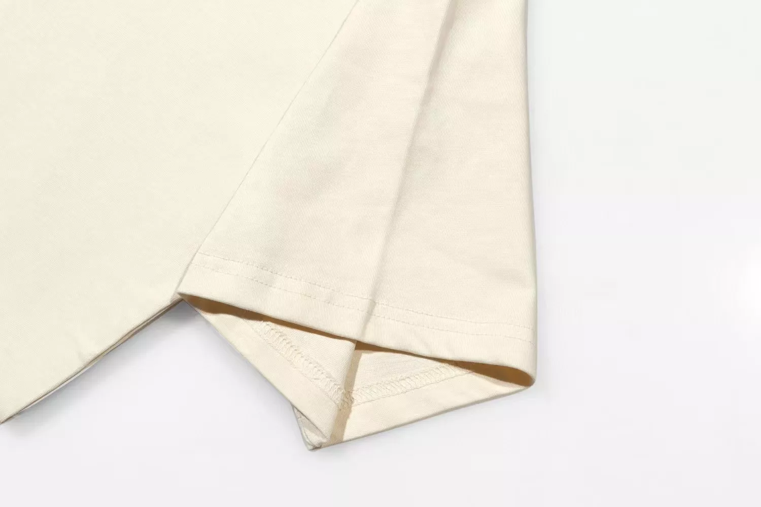 Minimalist 9439 Burberry T-Shirts Short Sleeved For Unisex