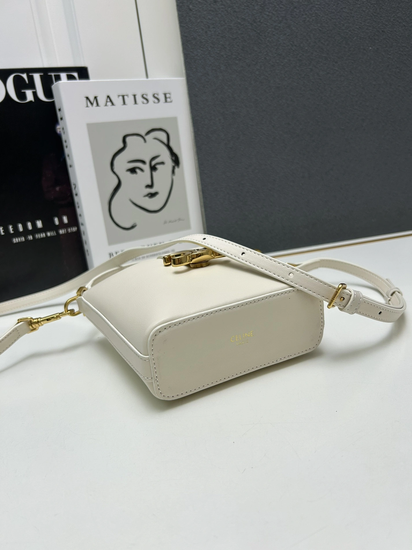 Minimalist 9687 Celine AAA Quality Messenger Bags For Women