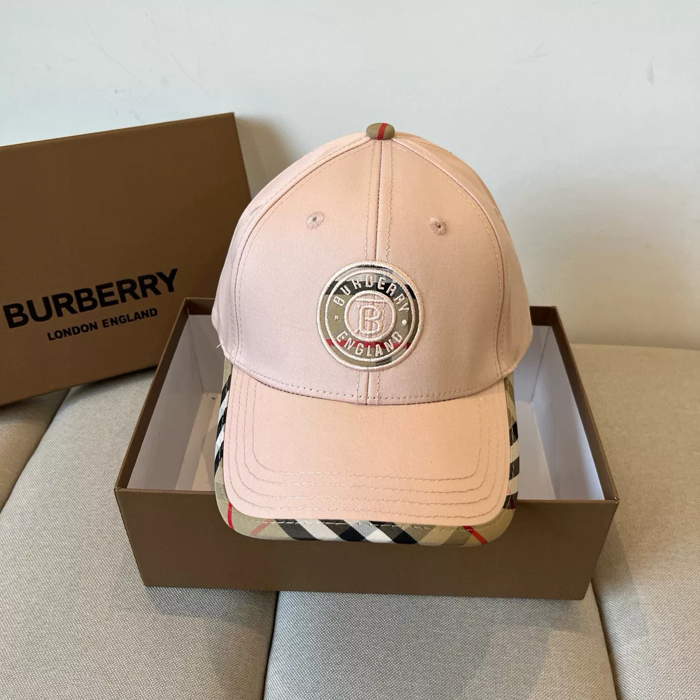 Minimalist 9703 Burberry Caps