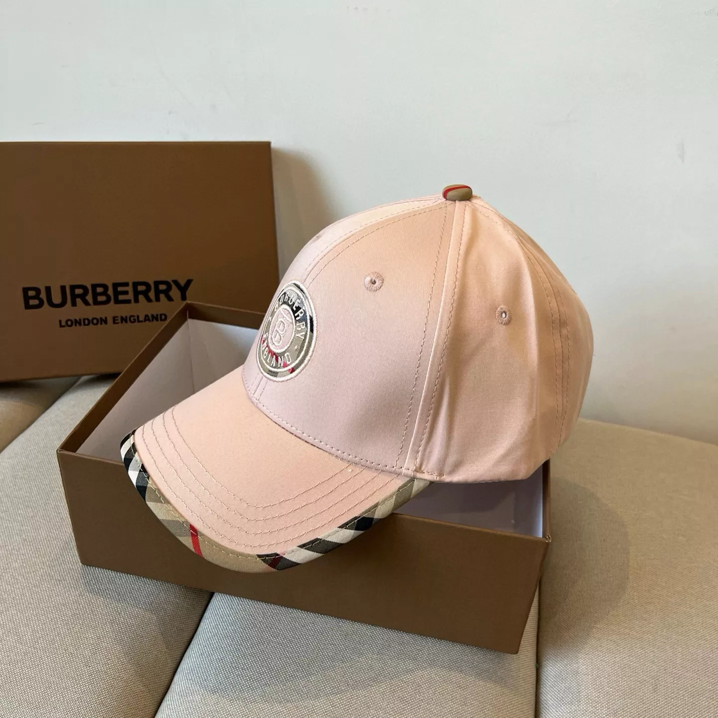 Minimalist 9703 Burberry Caps