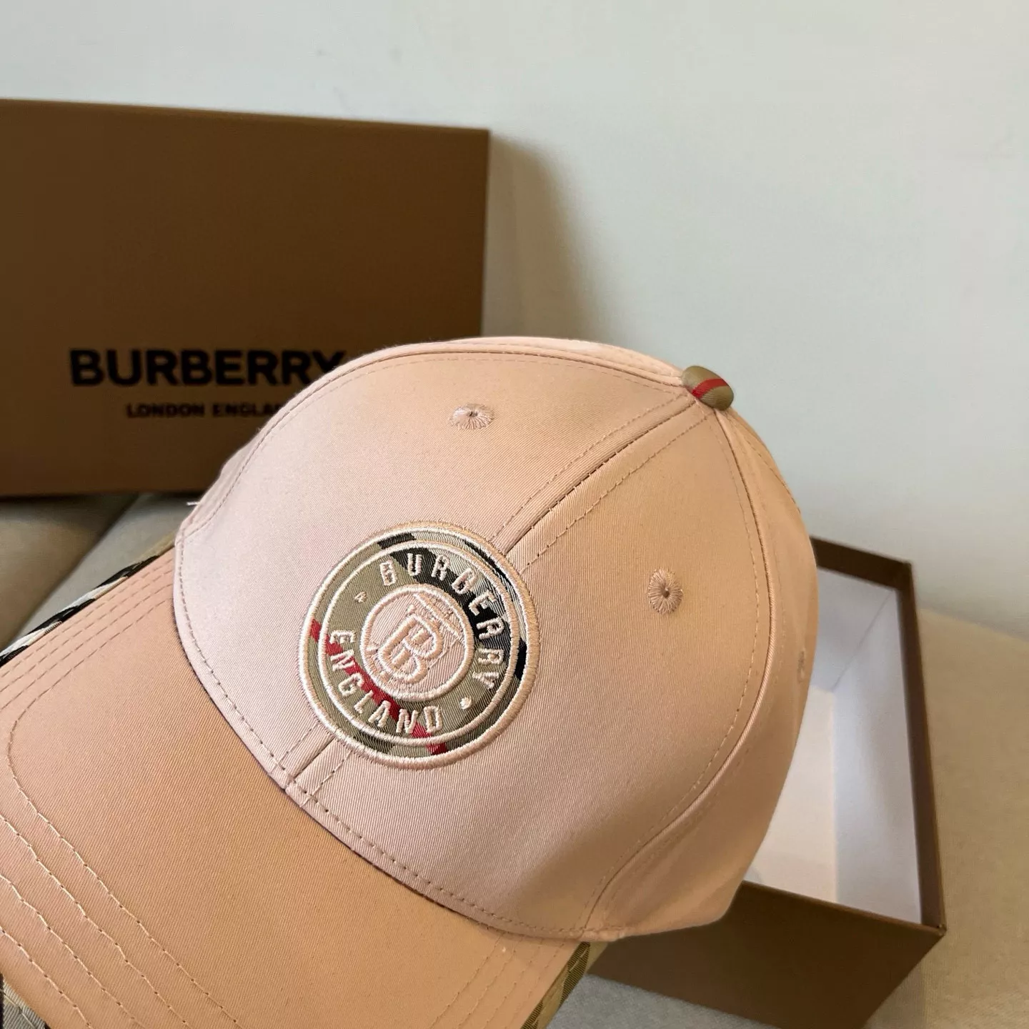 Minimalist 9703 Burberry Caps