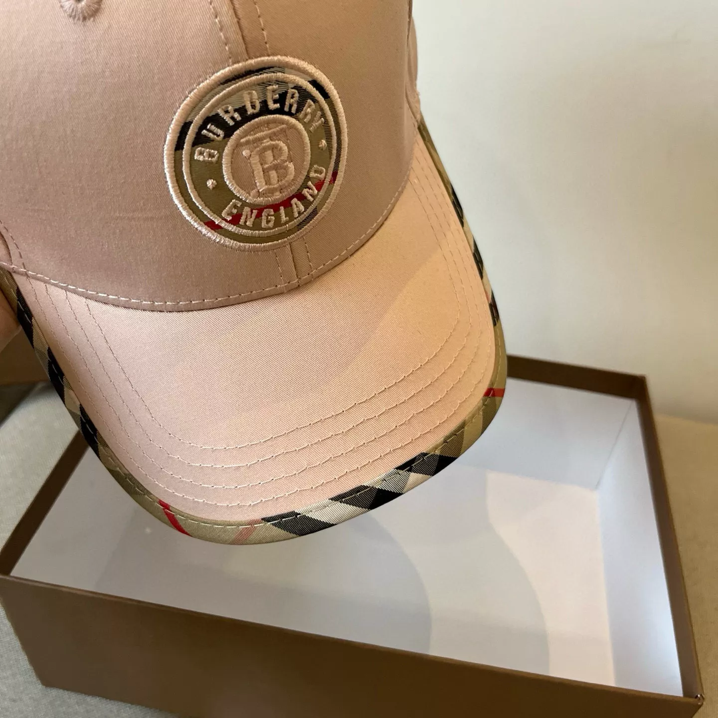Minimalist 9703 Burberry Caps