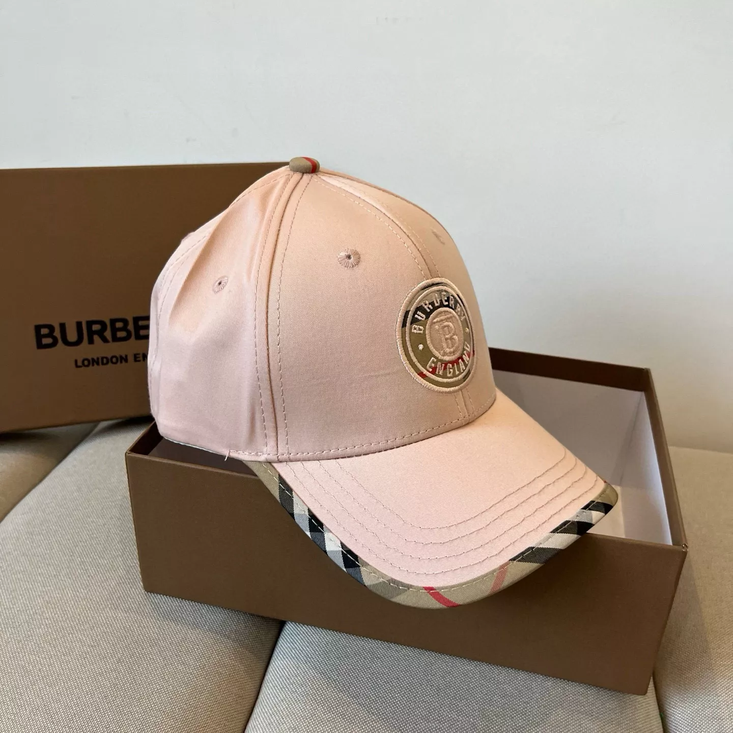 Minimalist 9703 Burberry Caps