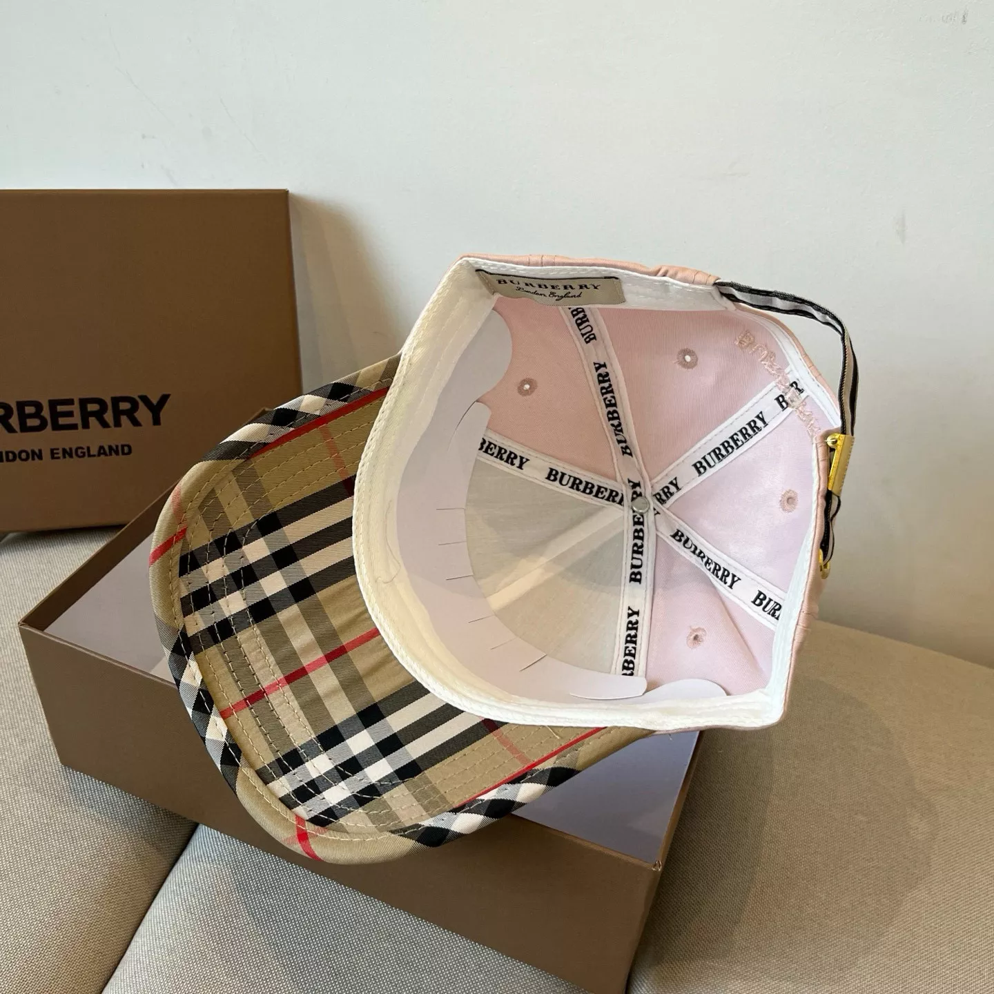 Minimalist 9703 Burberry Caps