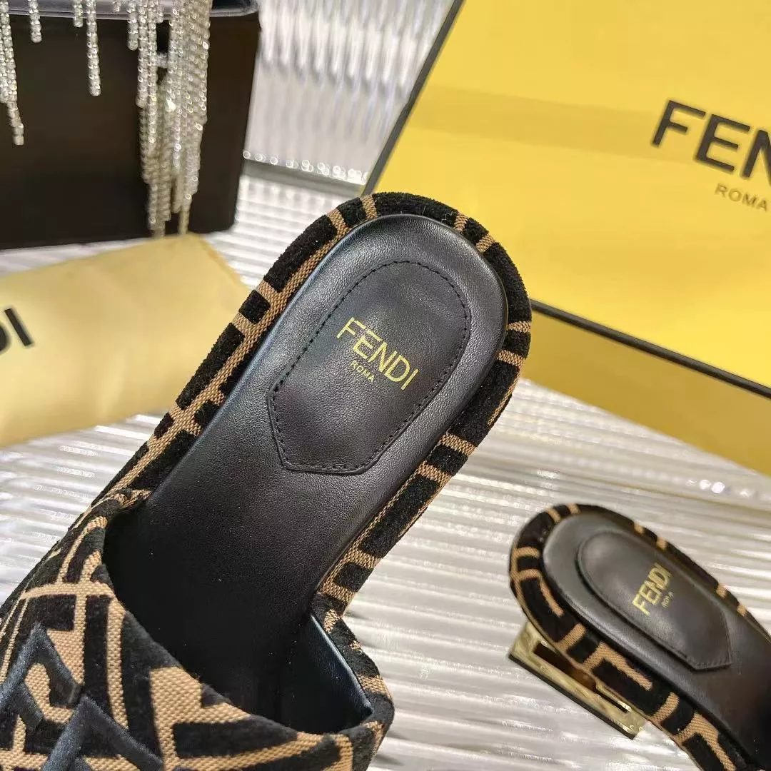 Minimalist 9767 Fendi Slippers For Women