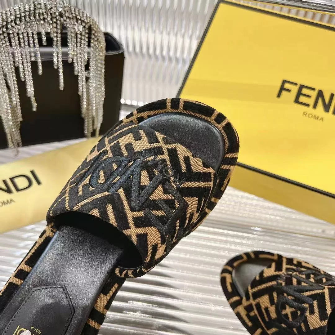 Minimalist 9767 Fendi Slippers For Women