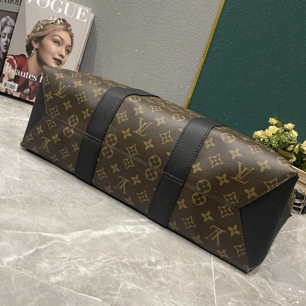 Modern 1082 Louis Vuitton AAA Man Handbags