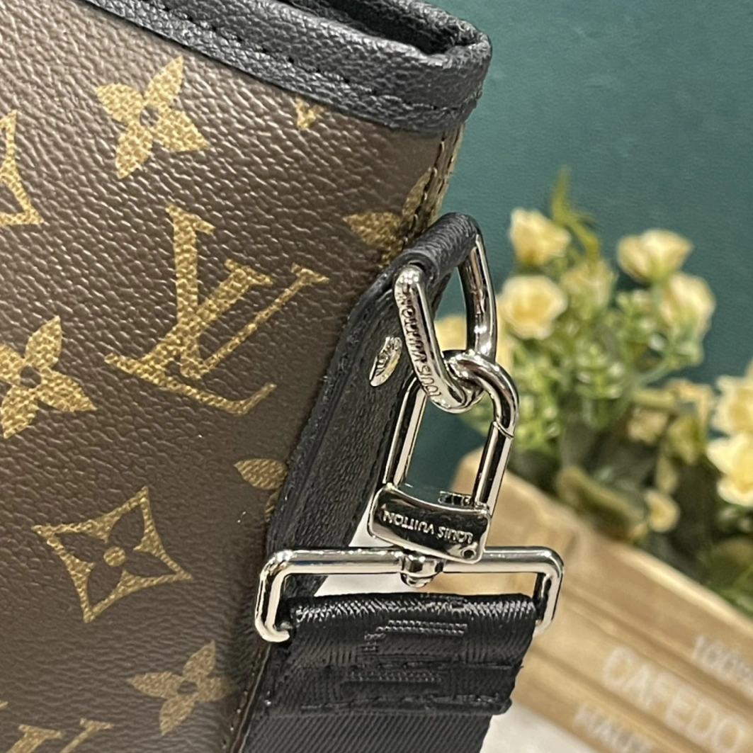 Modern 1082 Louis Vuitton AAA Man Handbags