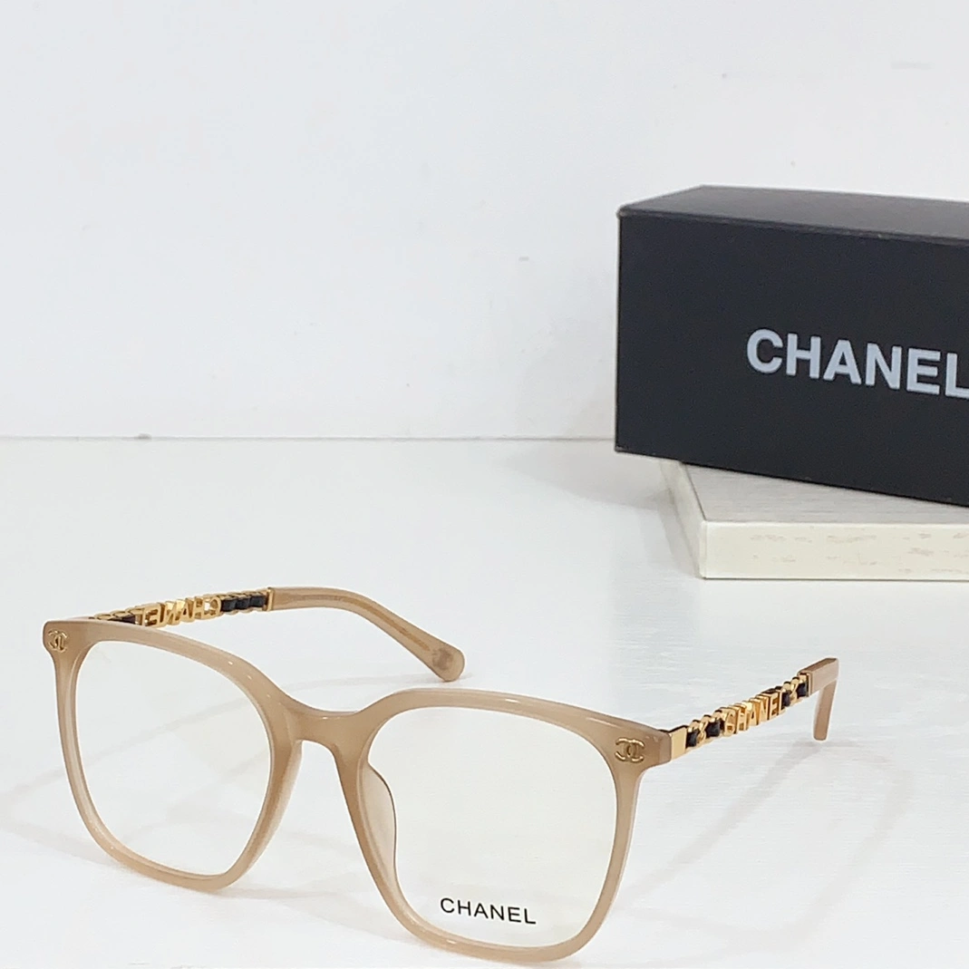 Modern 1807 Chanel Goggles
