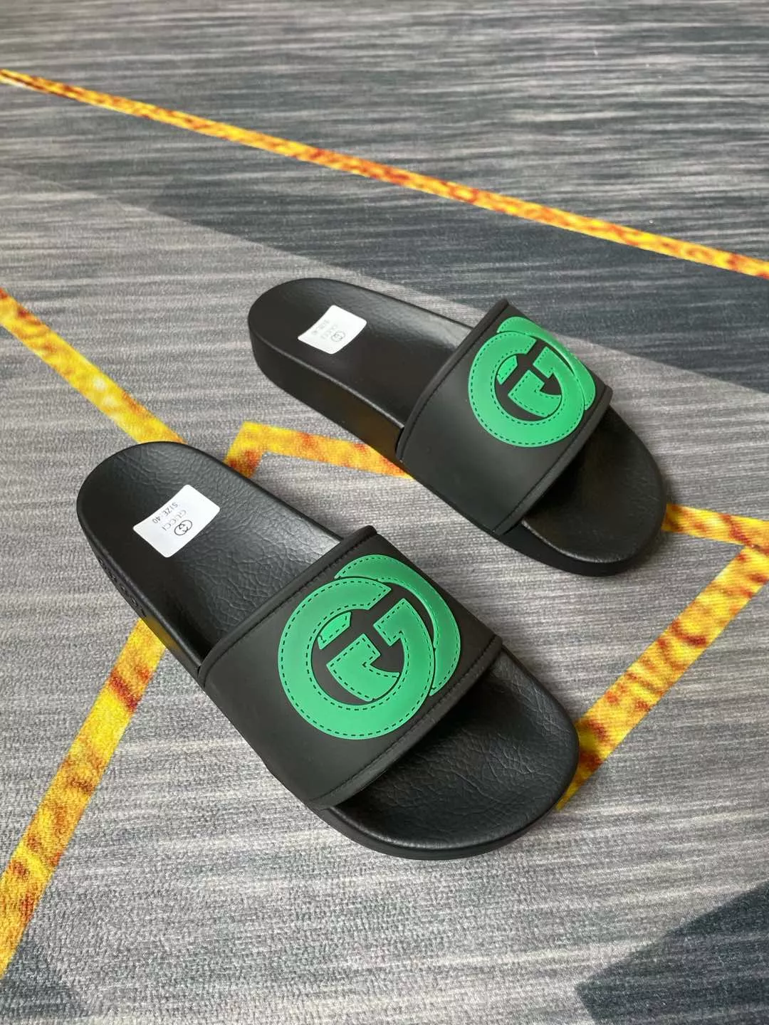 Modern 2105 Gucci Slippers For Men