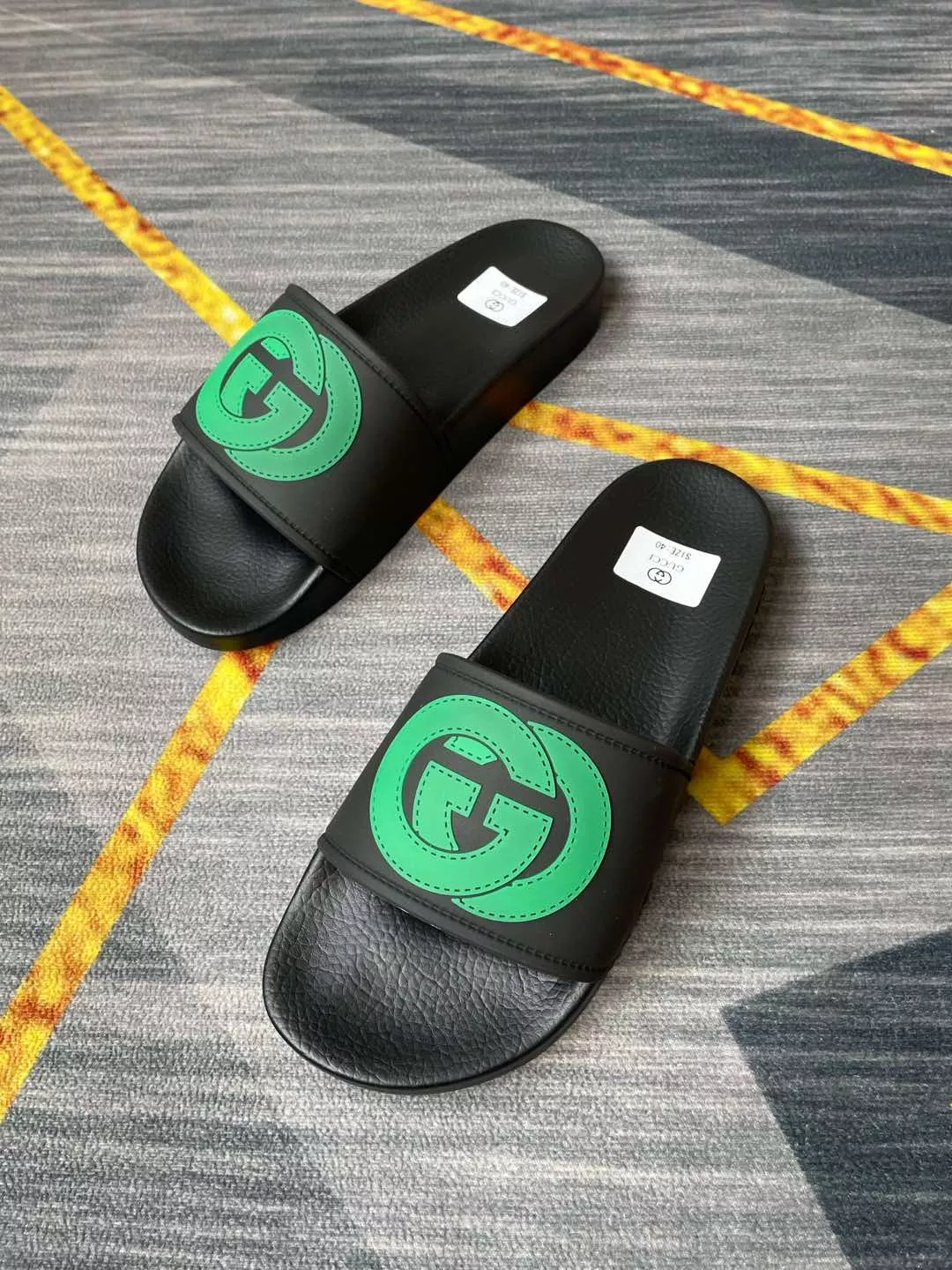 Modern 2105 Gucci Slippers For Men