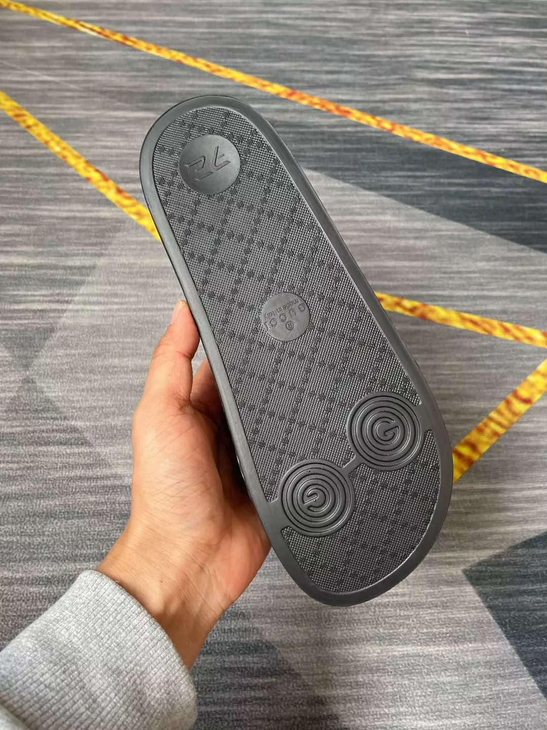 Modern 2105 Gucci Slippers For Men