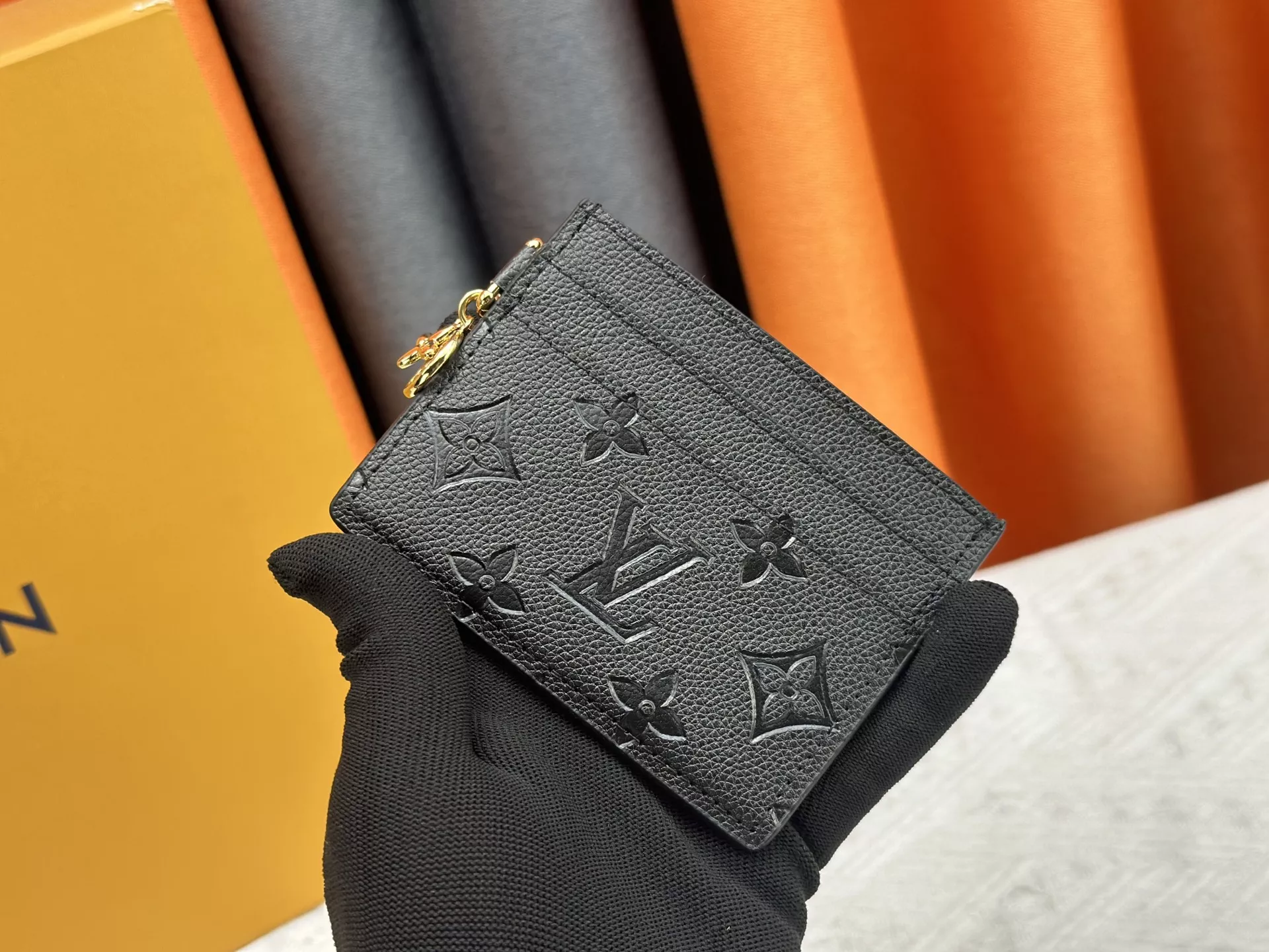 Modern 2913 Louis Vuitton LV Card Case For Women