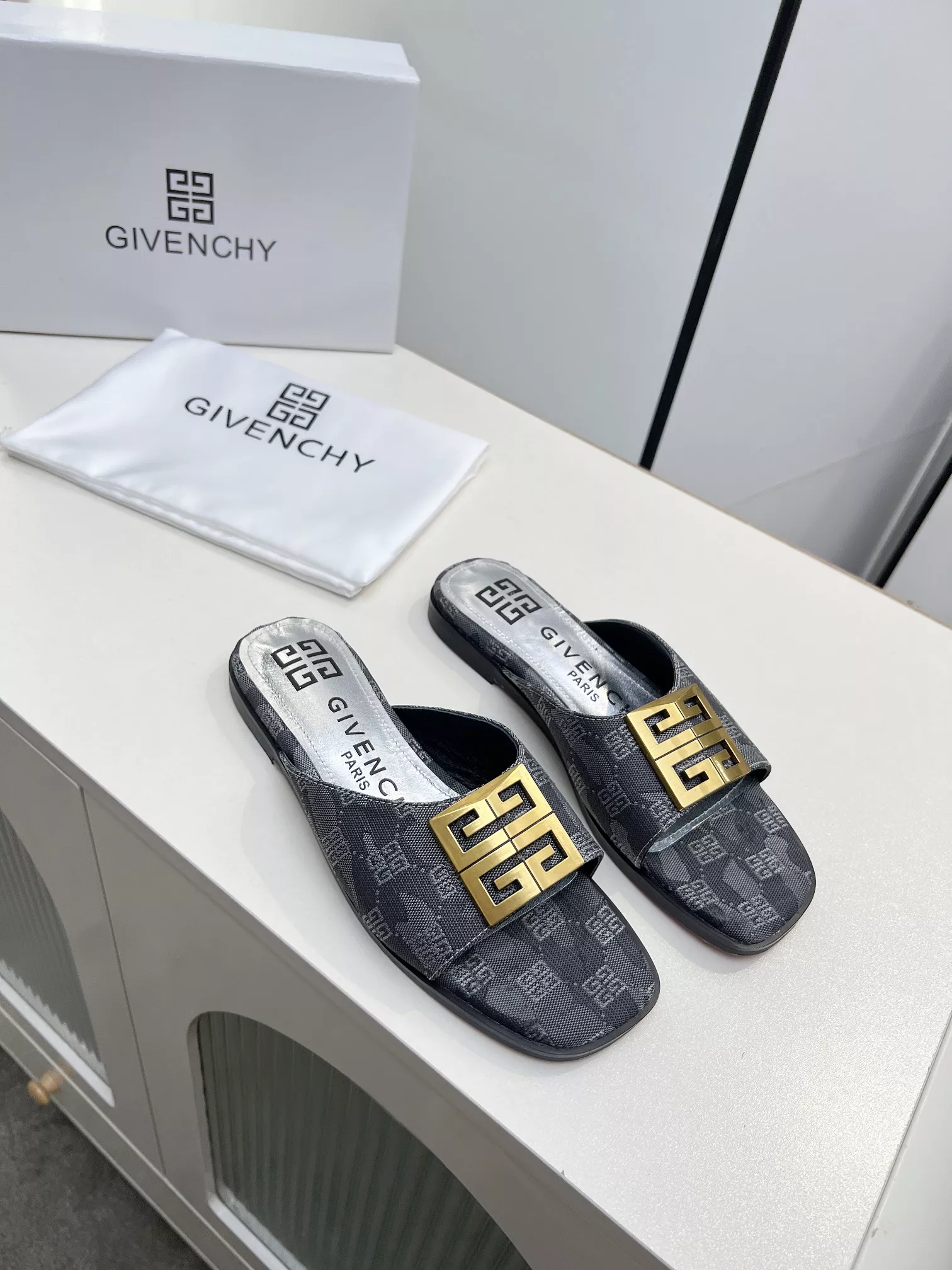 Modern 3050 Givenchy Slippers For Women