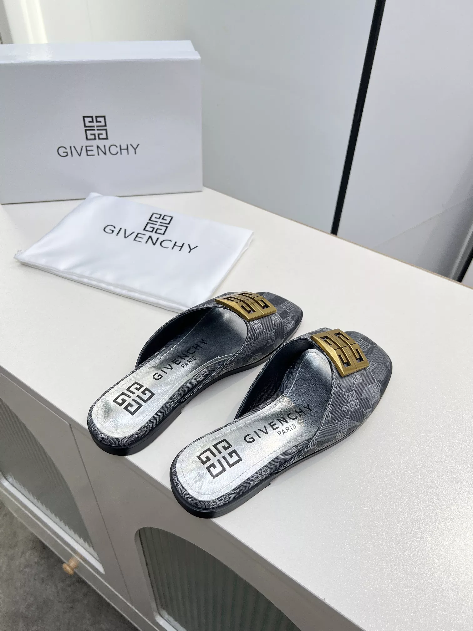 Modern 3050 Givenchy Slippers For Women