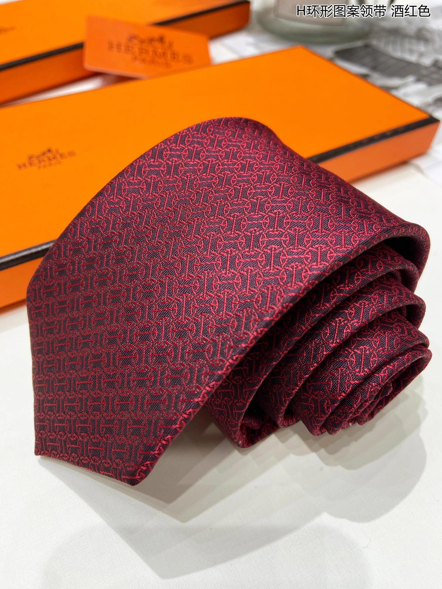 Modern 3352 Hermes Necktie