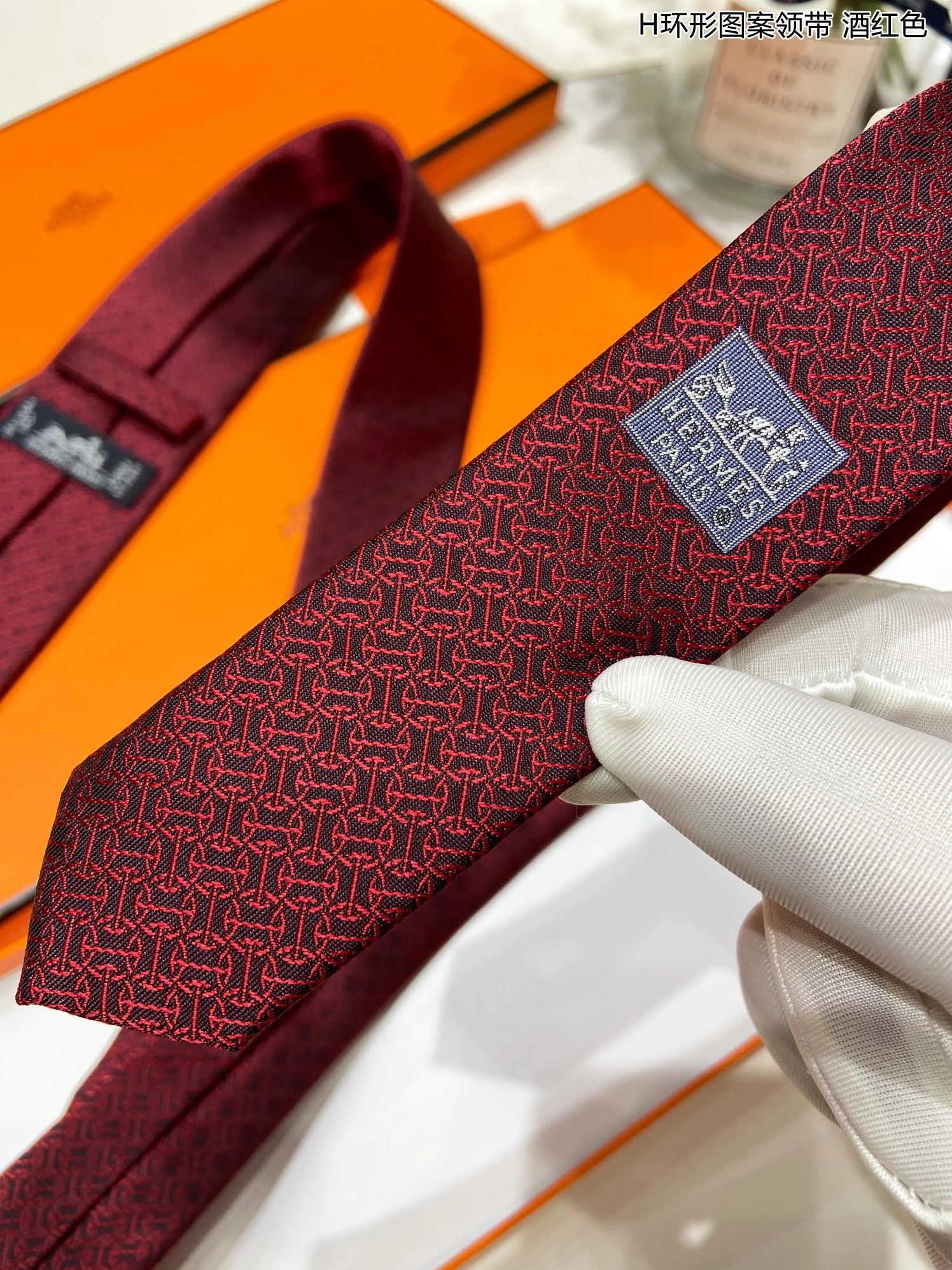 Modern 3352 Hermes Necktie
