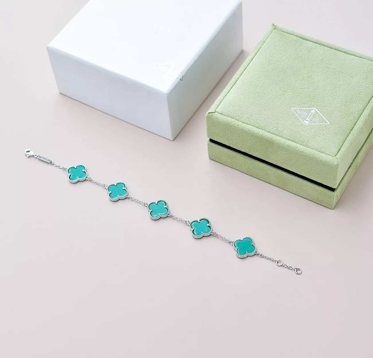 Modern 3615 Van Cleef & Arpels Bracelets For Women