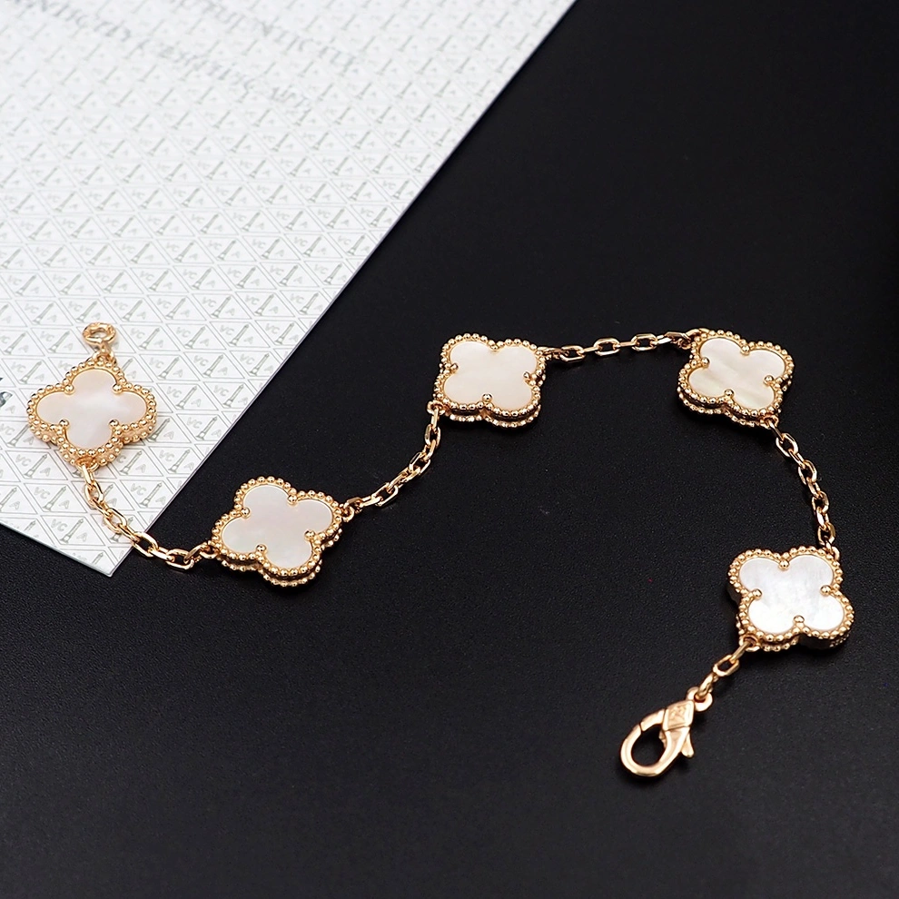 Modern 3966 Van Cleef & Arpels Jewelry Set For Women