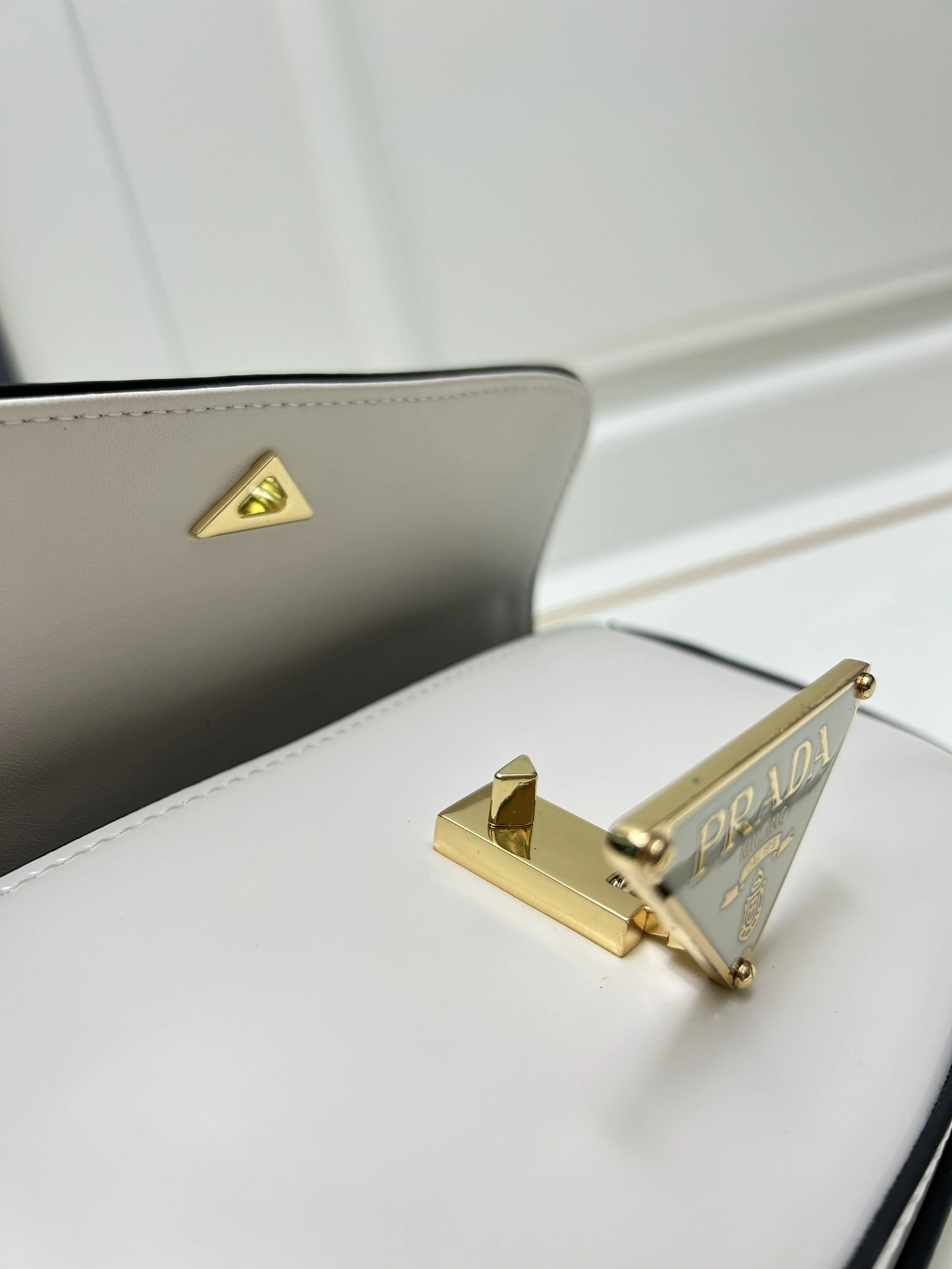 Modern 4043 Prada AAA Quality Messenger Bags For Women