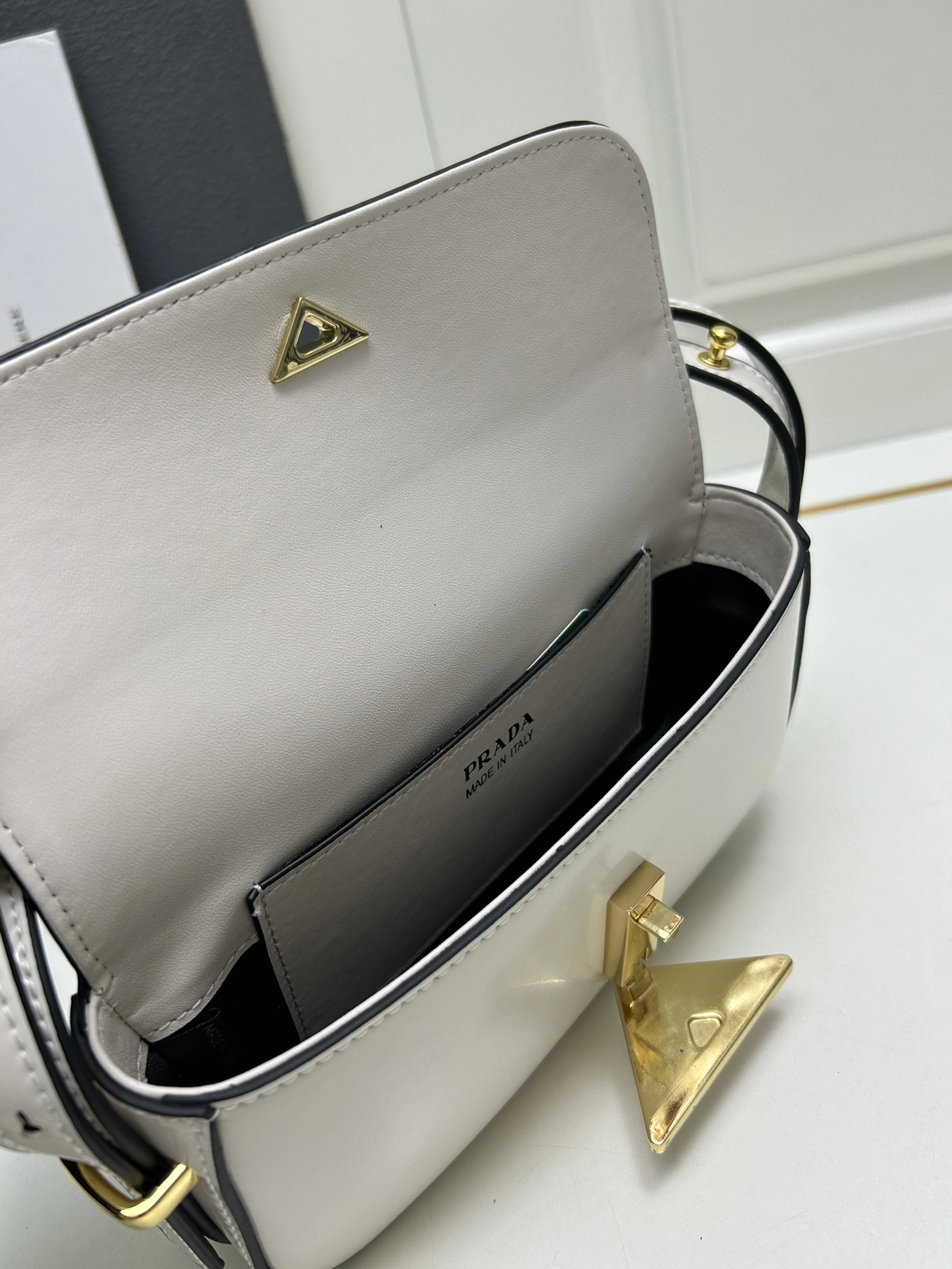 Modern 4043 Prada AAA Quality Messenger Bags For Women