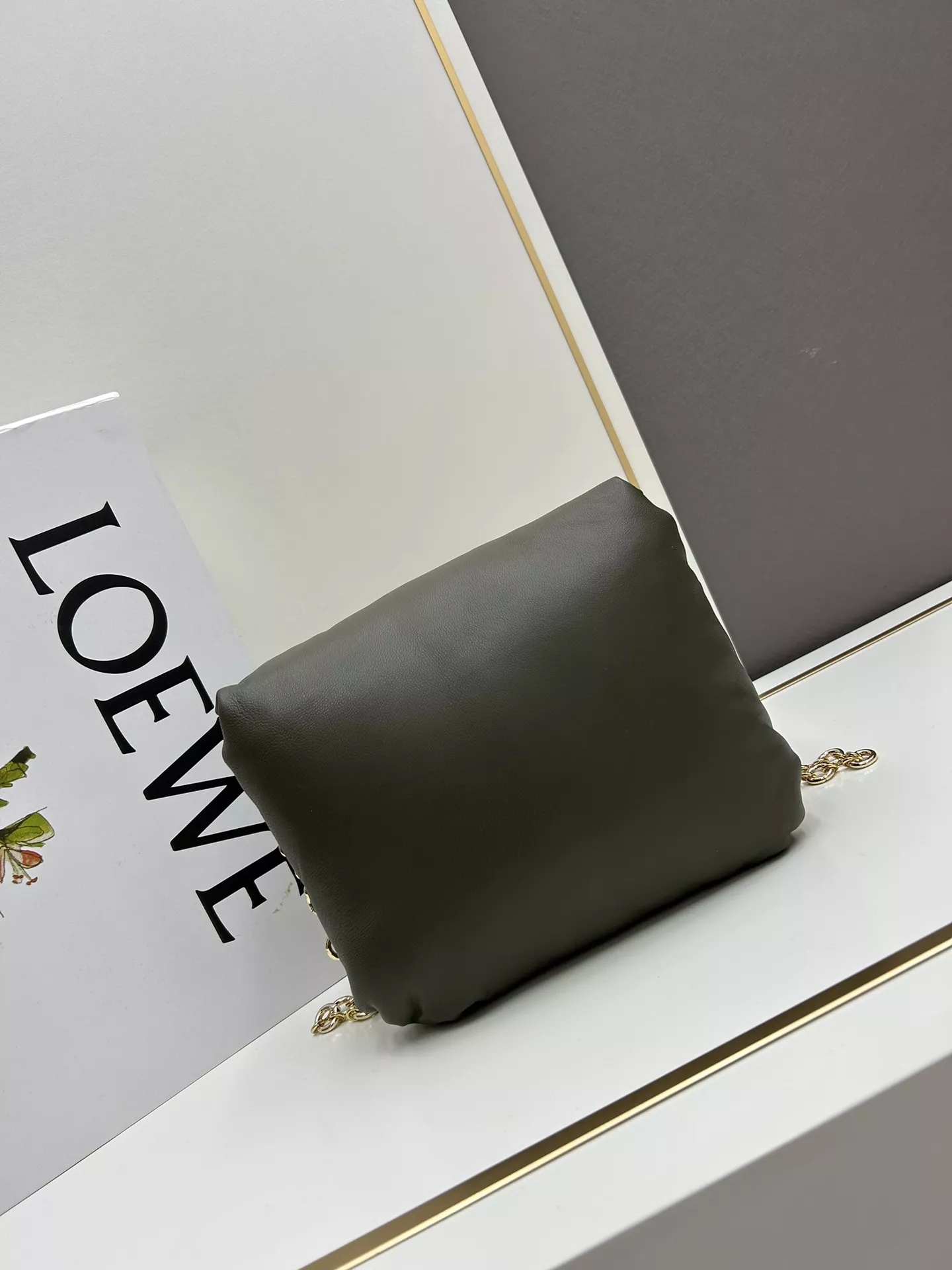 Modern 4086 LOEWE AAA Quality Messenger Bags For Unisex