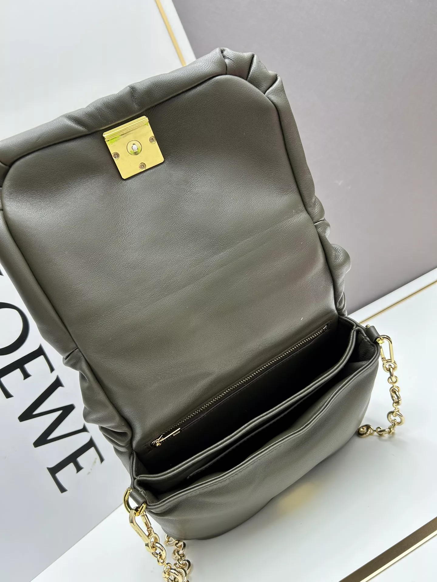 Modern 4086 LOEWE AAA Quality Messenger Bags For Unisex