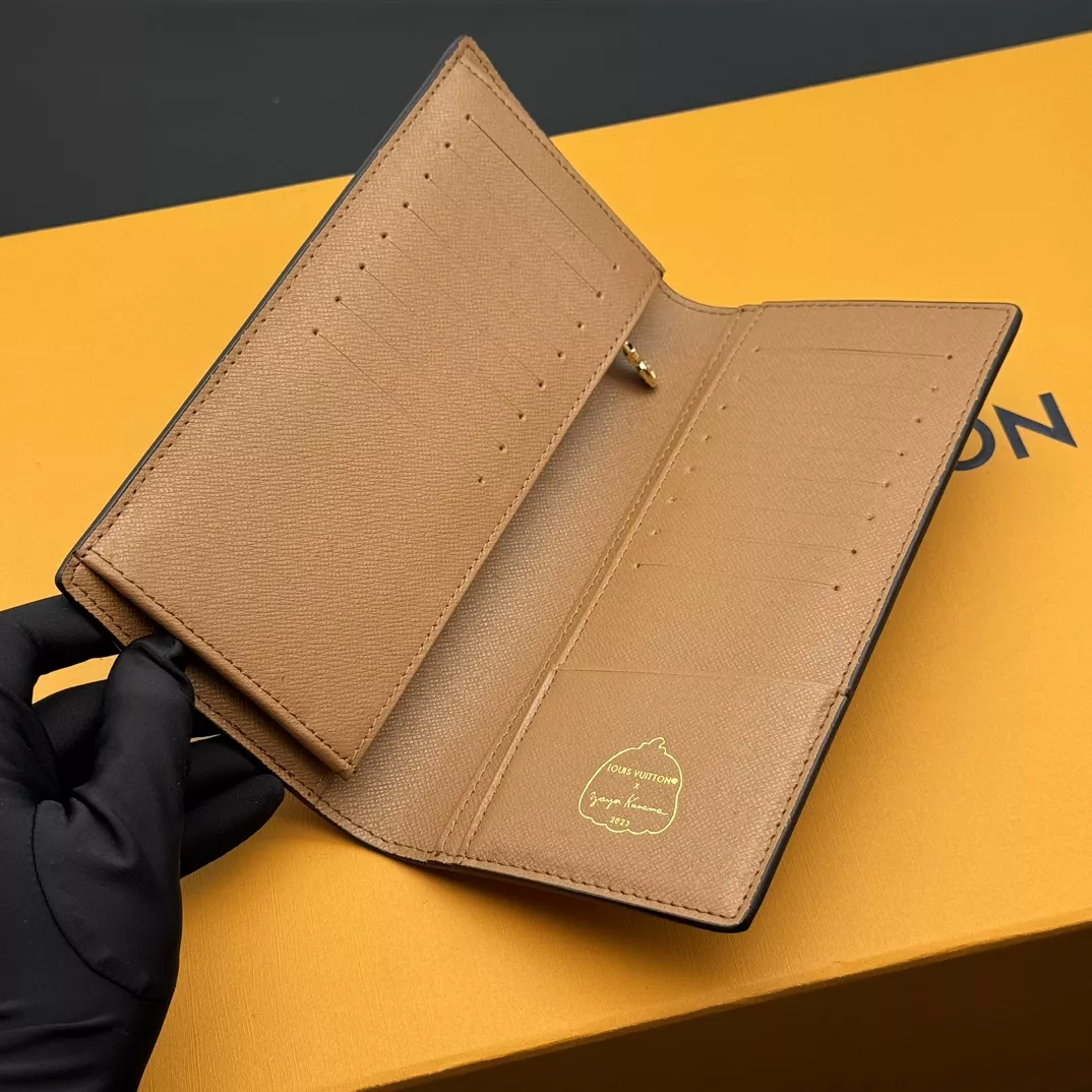 Modern 4117 Louis Vuitton LV Card Case