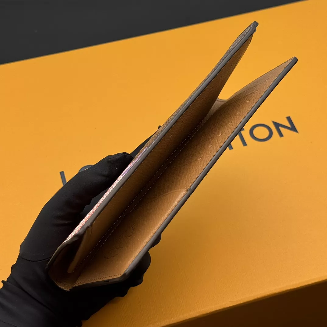 Modern 4117 Louis Vuitton LV Card Case