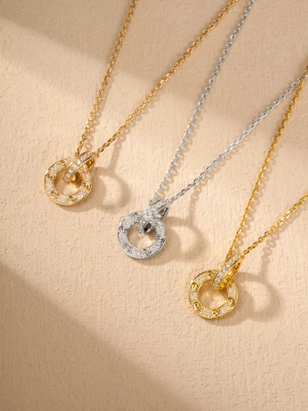 Modern 4420 Cartier Necklaces