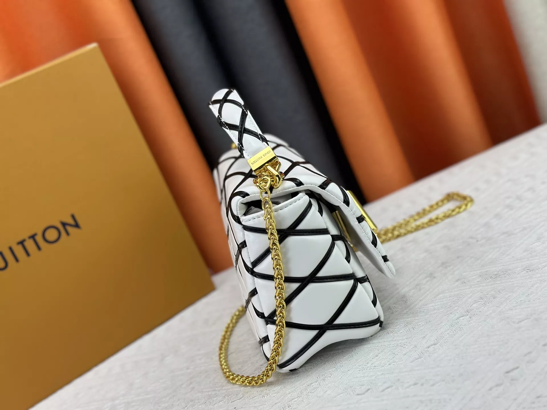 Modern 4460 Louis Vuitton AAA Quality Messenger Bags For Women