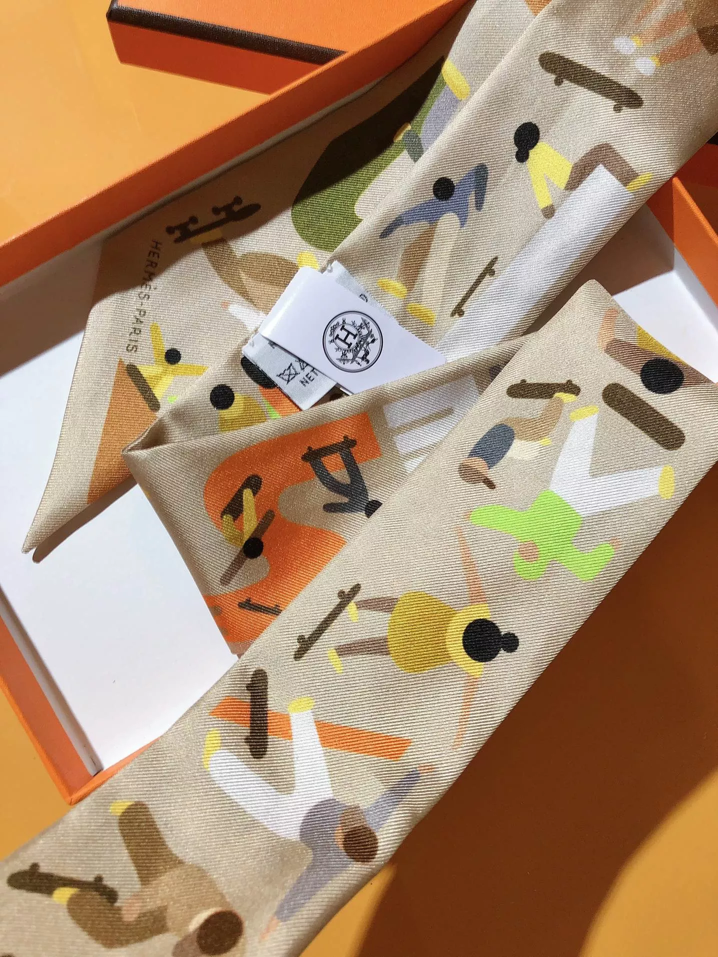 Modern 4706 Hermes Silk Scarf