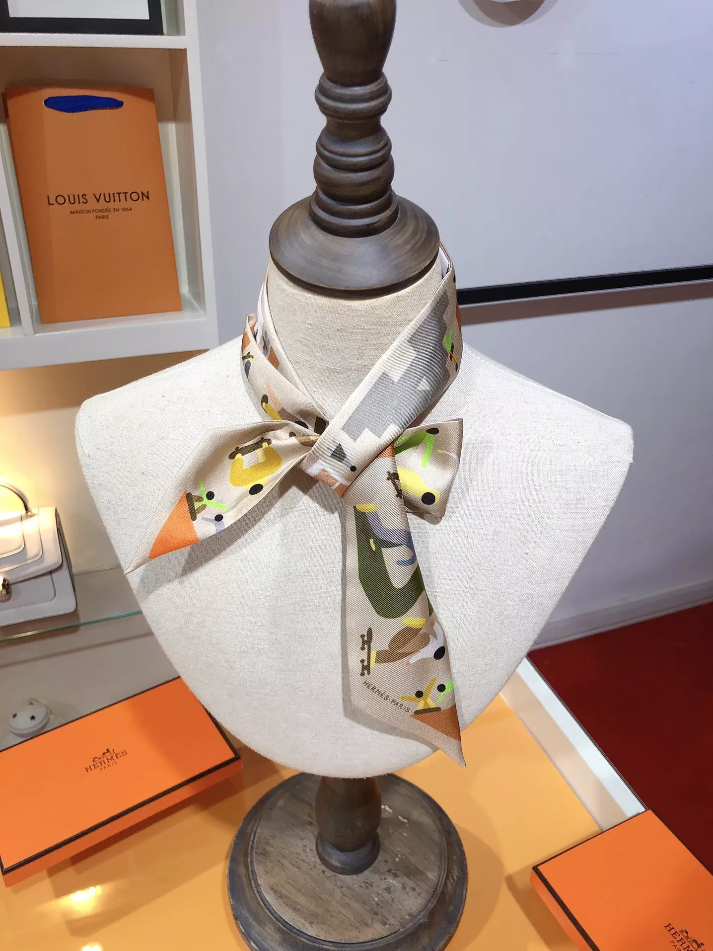 Modern 4706 Hermes Silk Scarf