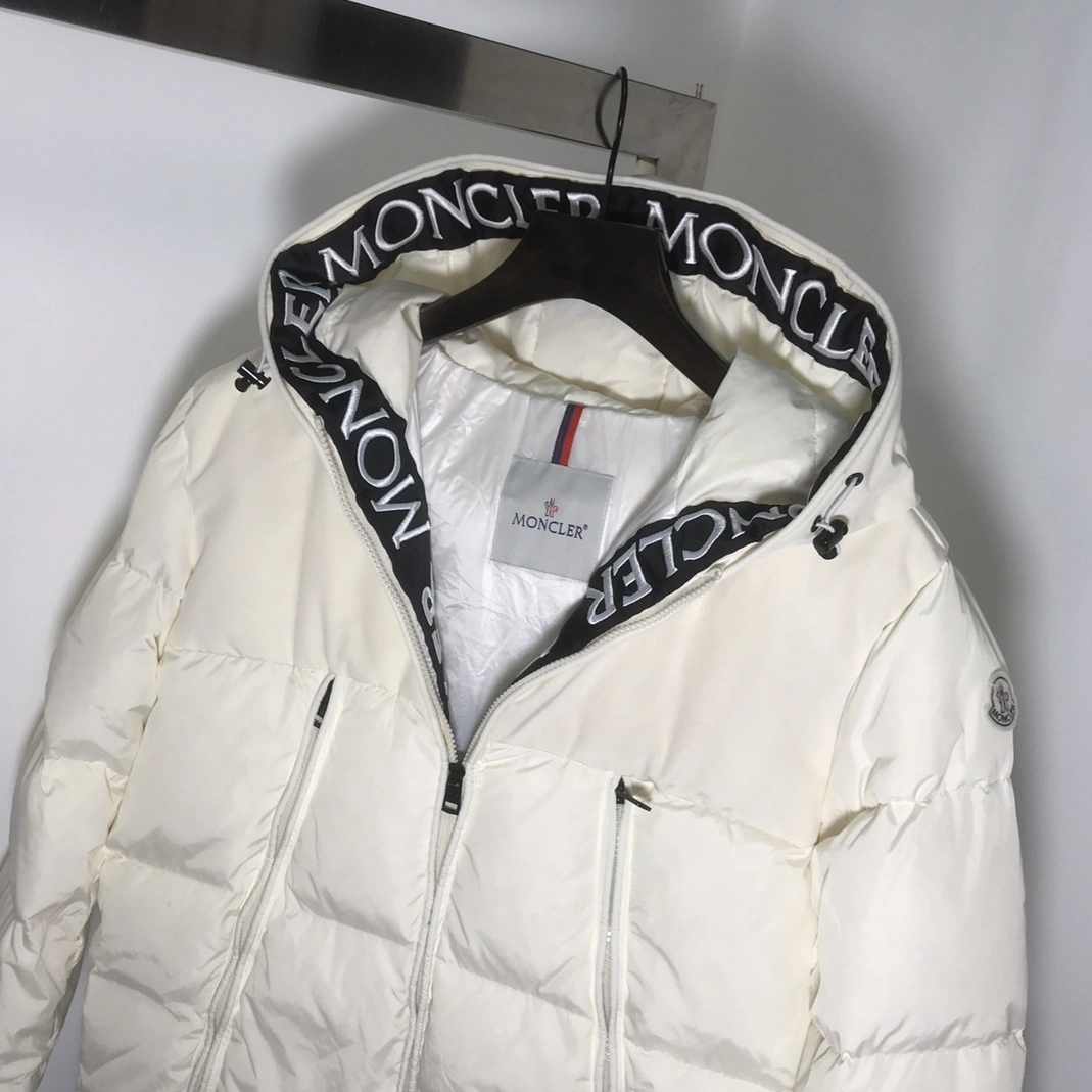 Modern 5236 Moncler Down Feather Coat Long Sleeved For Men