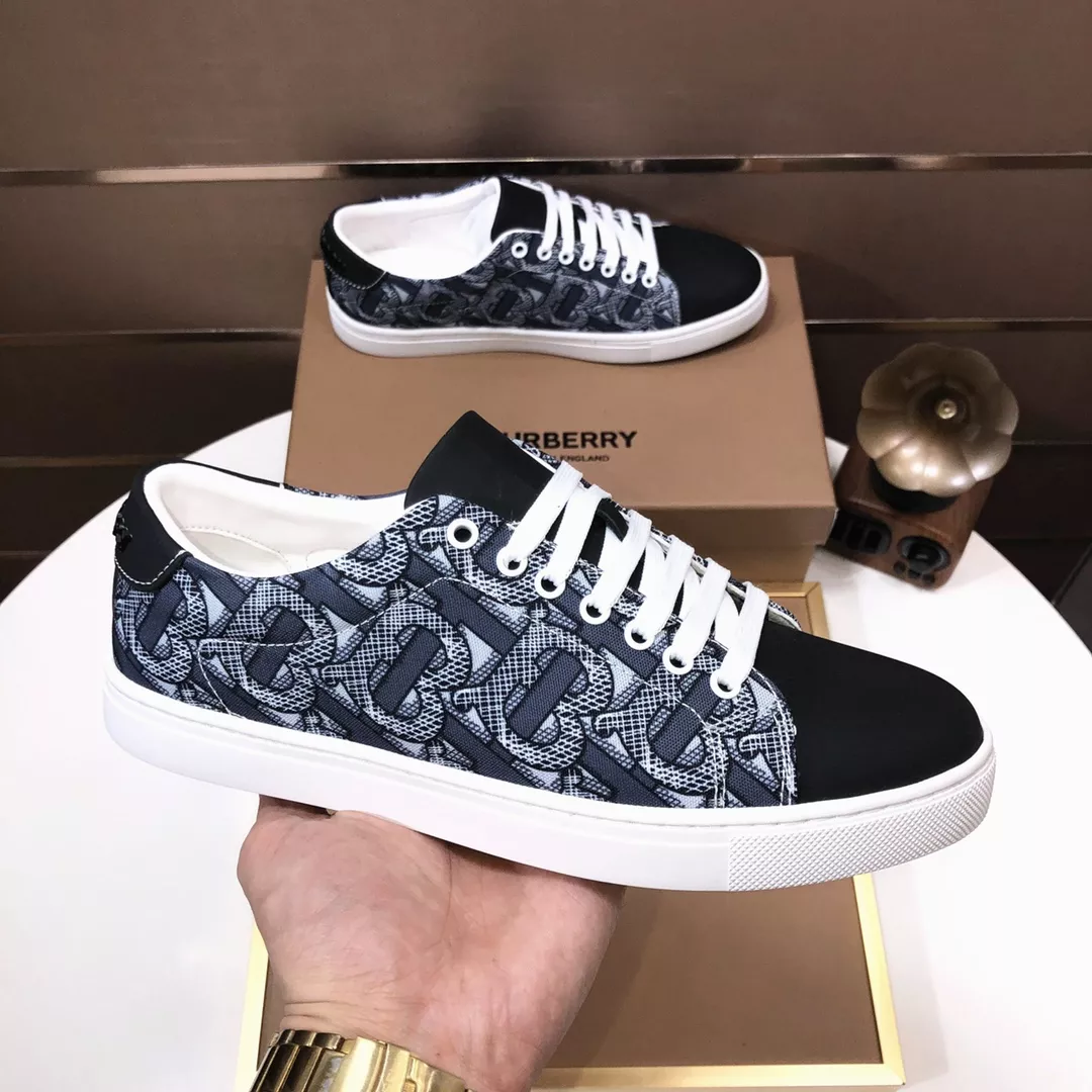 Modern 530 Burberry Casual Shoes For Men