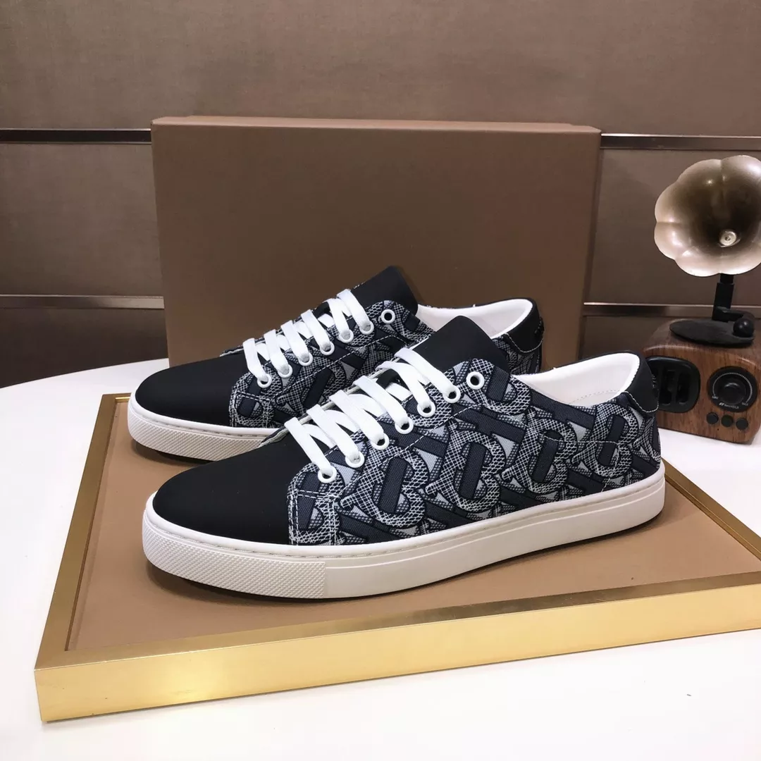 Modern 530 Burberry Casual Shoes For Men