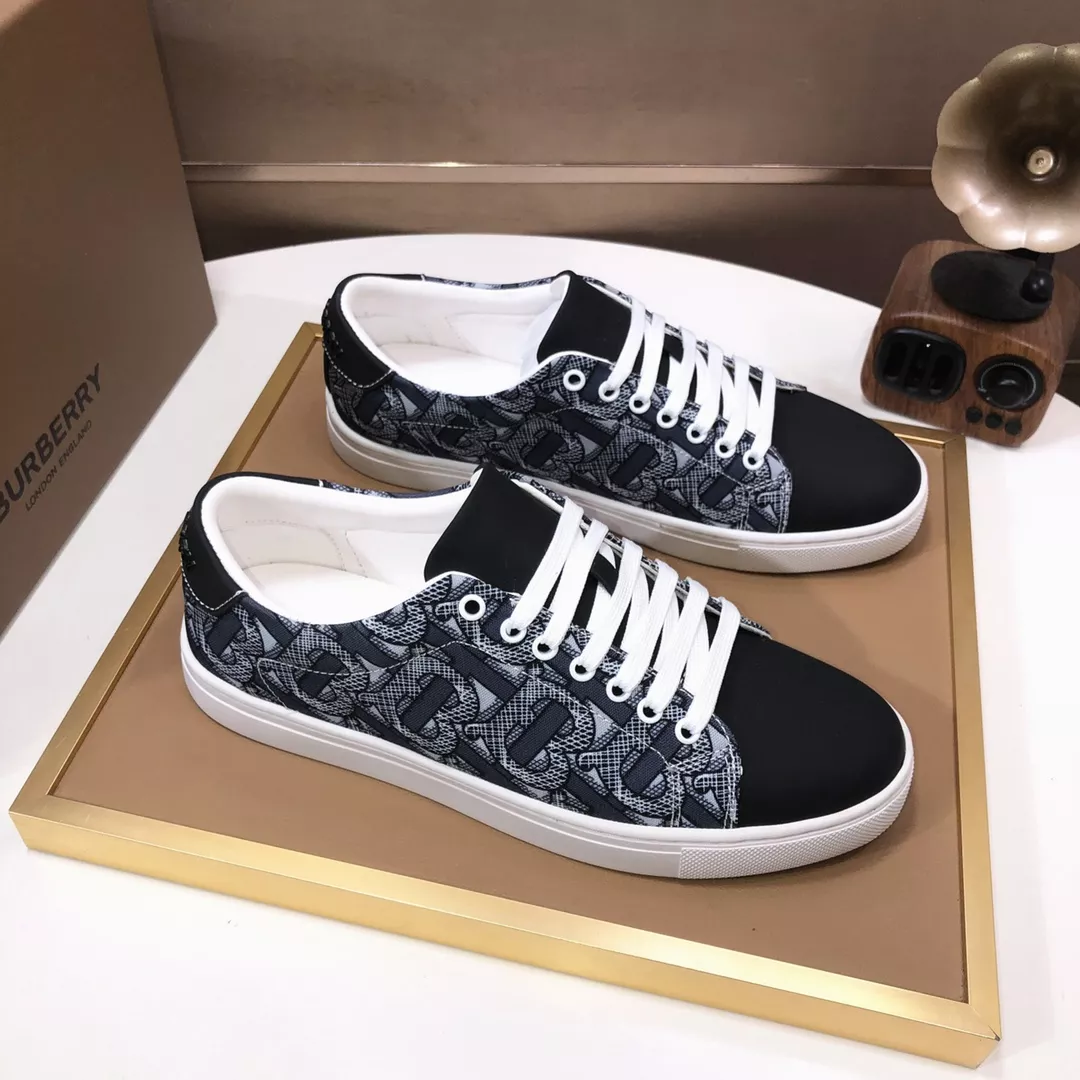 Modern 530 Burberry Casual Shoes For Men