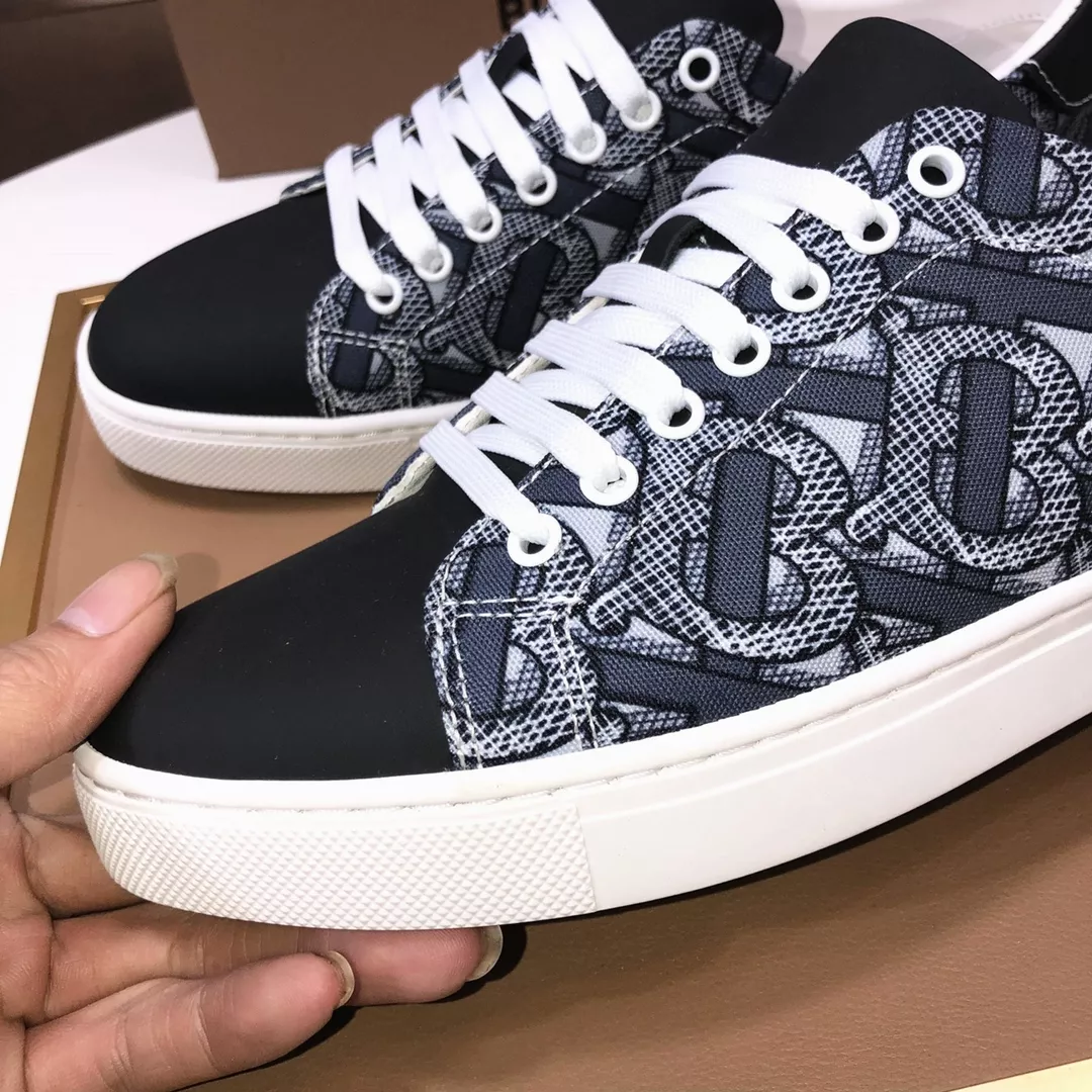 Modern 530 Burberry Casual Shoes For Men