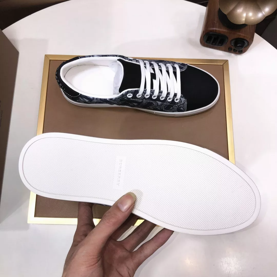 Modern 530 Burberry Casual Shoes For Men