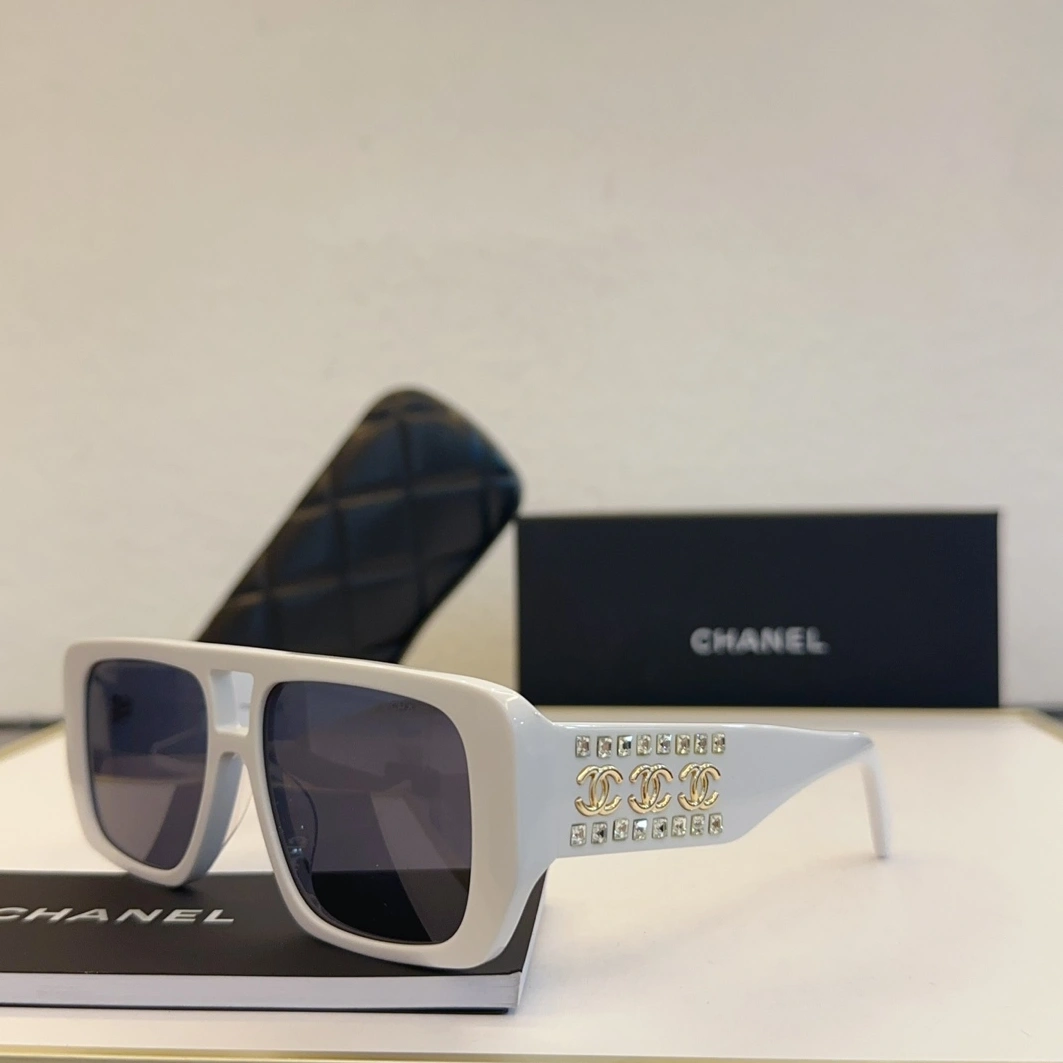 Modern 5885 Chanel AAA Quality Sunglasses