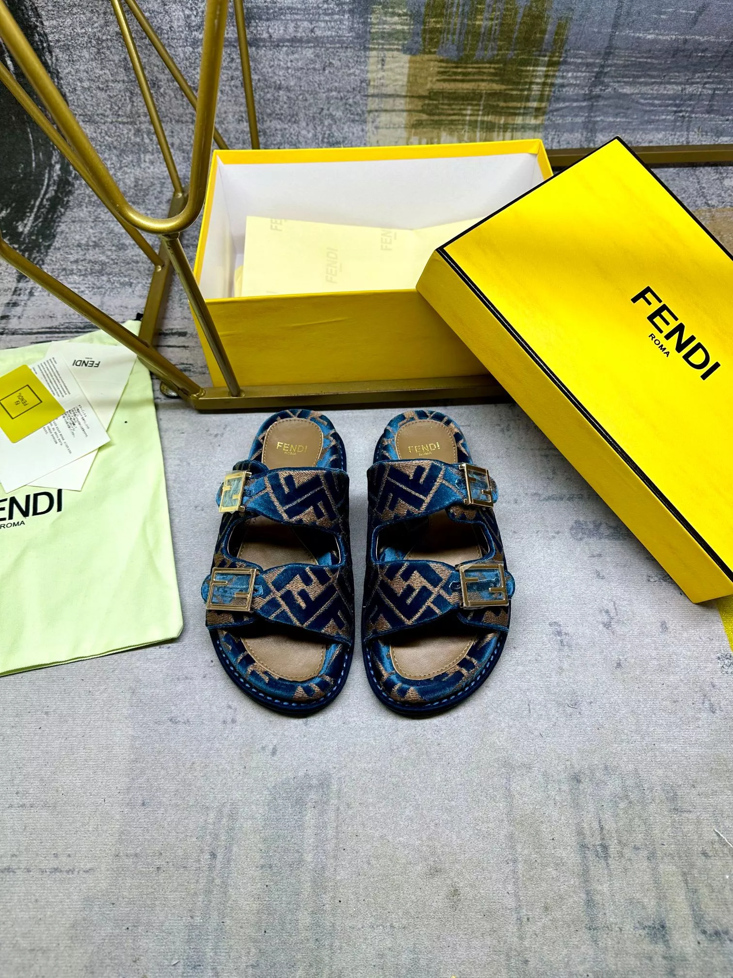 Modern 5886 Fendi Slippers For Women