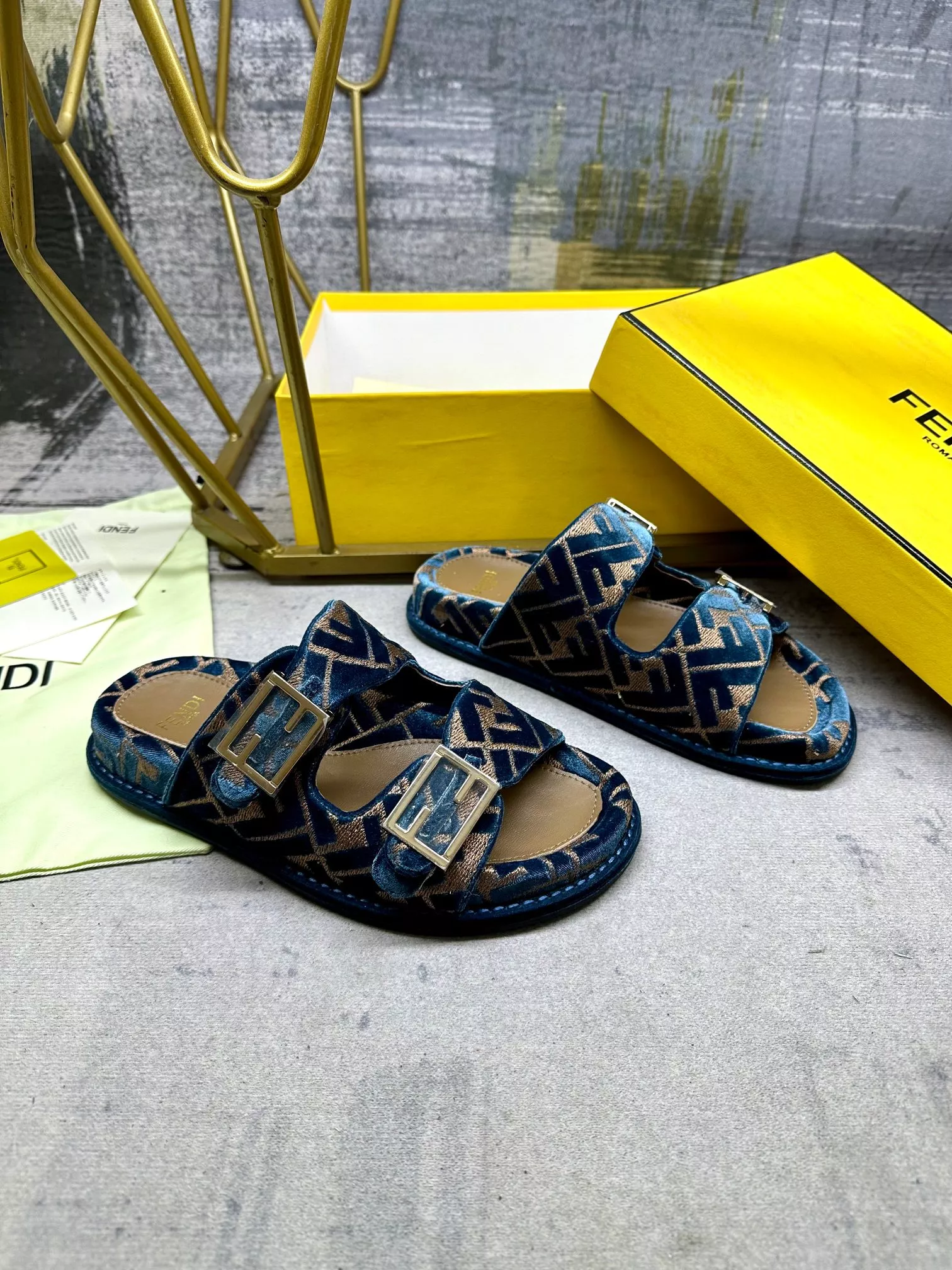 Modern 5886 Fendi Slippers For Women