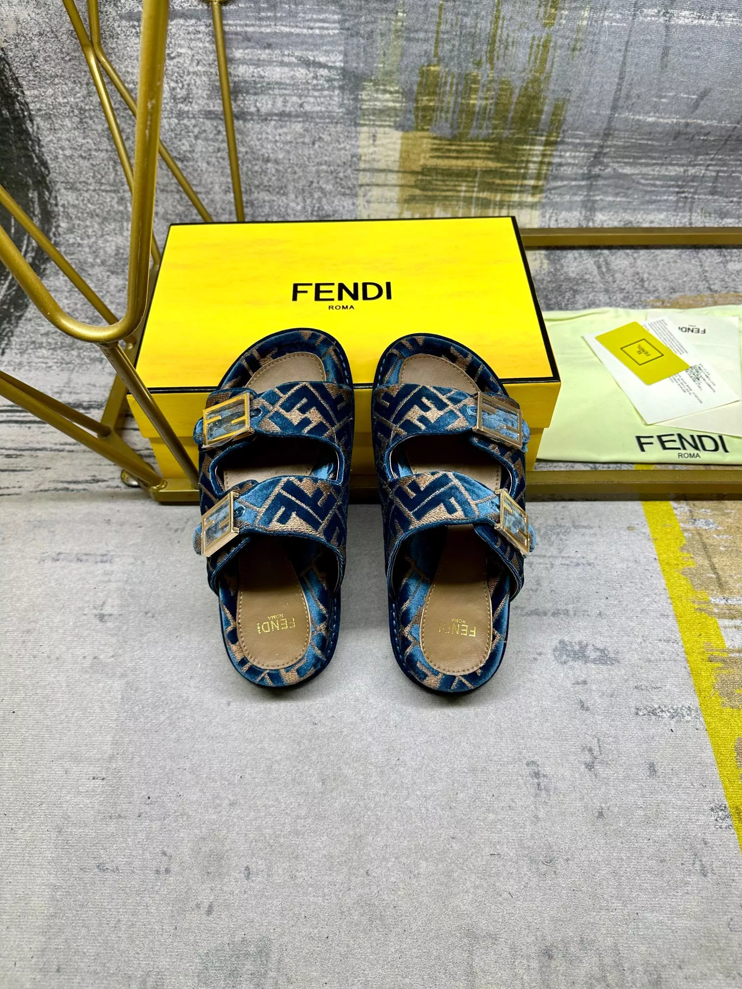 Modern 5886 Fendi Slippers For Women
