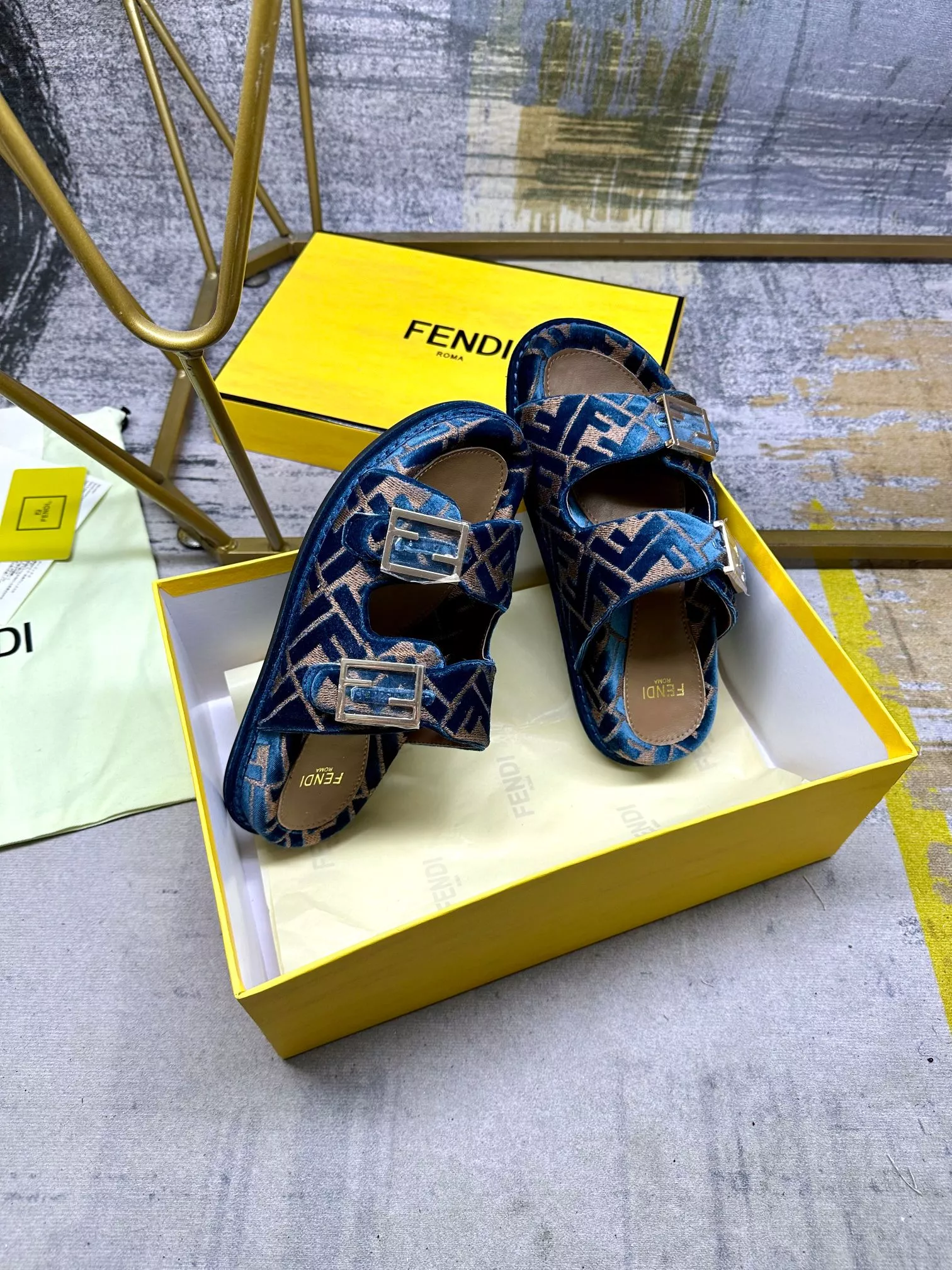 Modern 5886 Fendi Slippers For Women