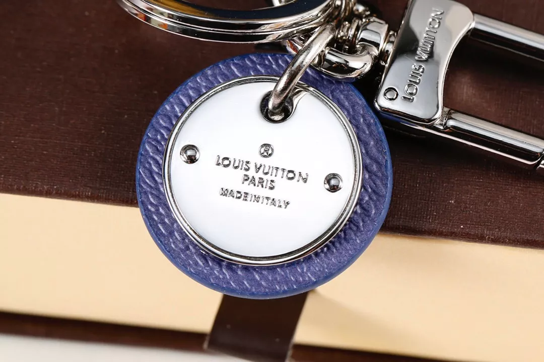 Modern 6683 Louis Vuitton LV Key Holder And Bag Buckle