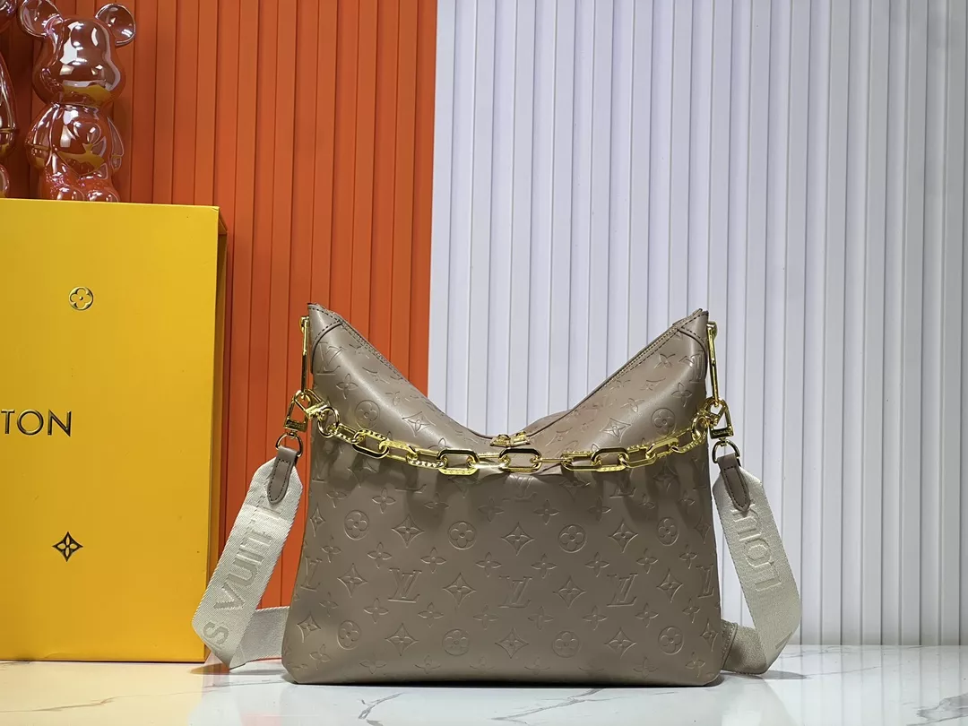 Modern 6775 Louis Vuitton AAA Quality Messenger Bags For Women