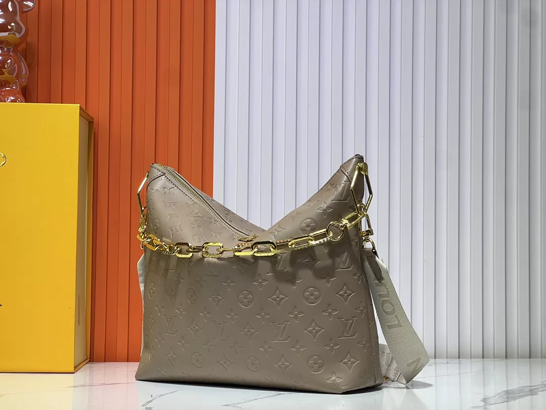 Modern 6775 Louis Vuitton AAA Quality Messenger Bags For Women