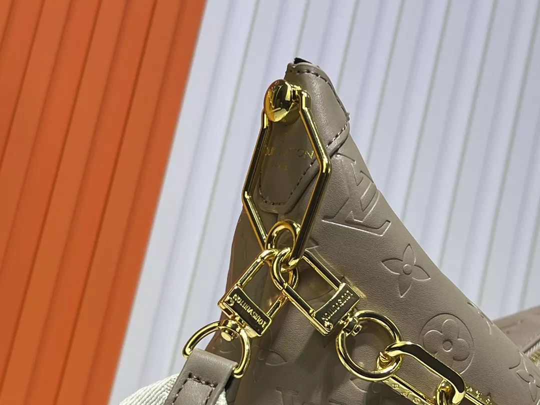 Modern 6775 Louis Vuitton AAA Quality Messenger Bags For Women