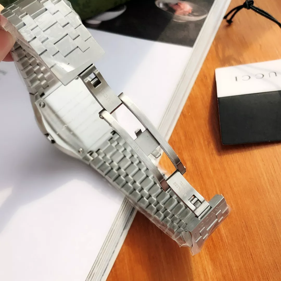 Modern 7044 Gucci AAA Quality Watches